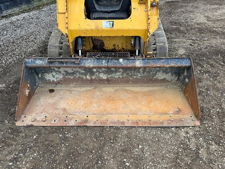 2016-caterpillar-259d-image-10