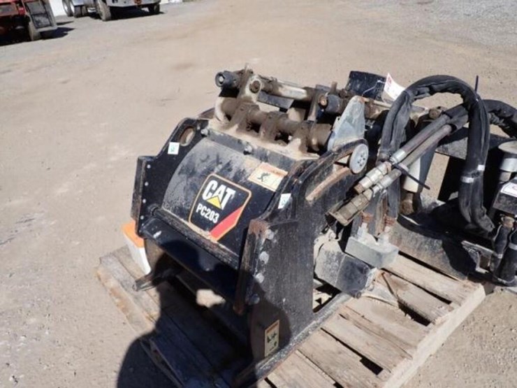 2011-caterpillar-20-image-11