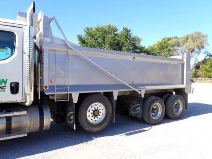 2024-western-star-49x-image-41