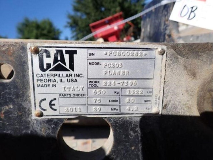 2011-caterpillar-20-image-7