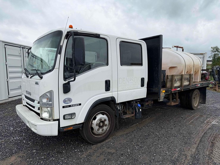 2016-isuzu-nqr-image-1