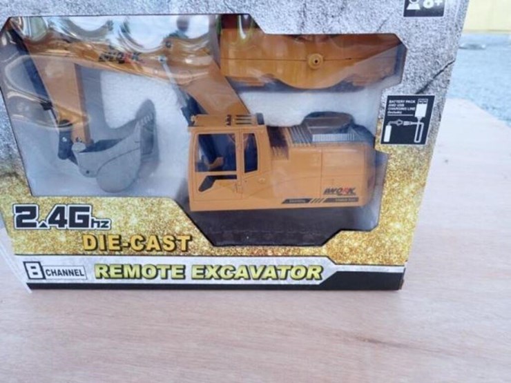unused-captok-excavator-toy-image-2