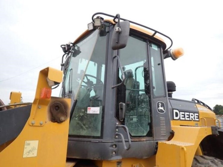 2018-deere-624k-image-21