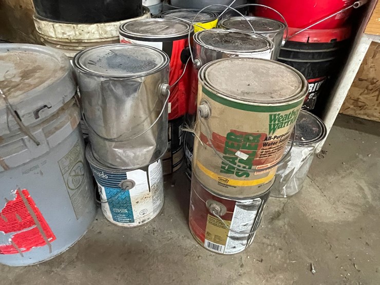 #9227-•-lot-of-paint-and-other-liquids-image-2