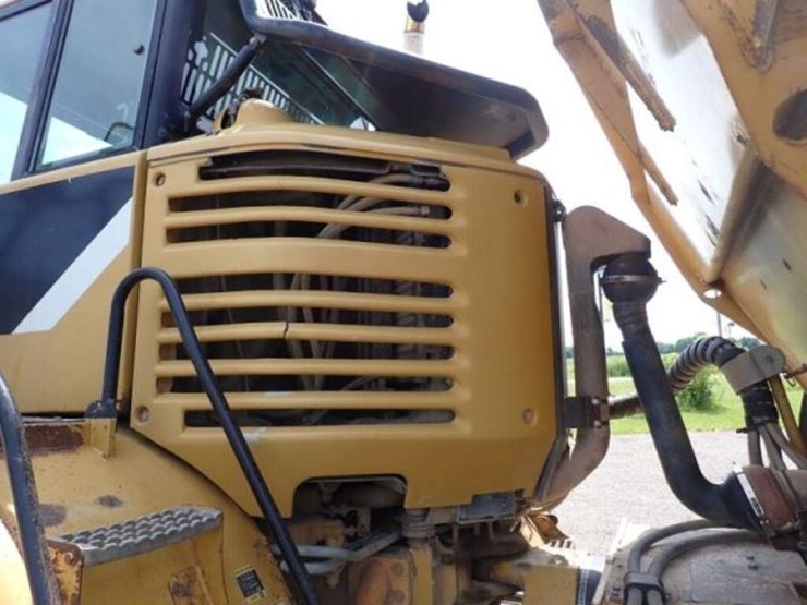 2009-caterpillar-725-image-34