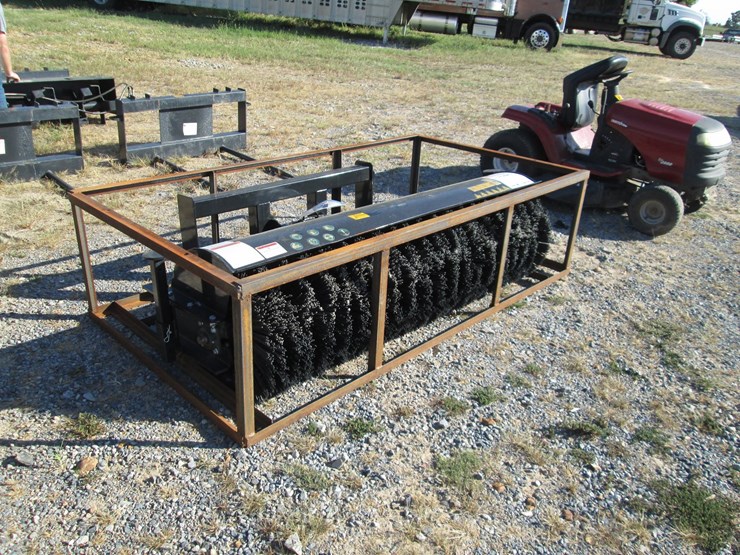 #46107-•-unused-2026-mower-king-ssab72-72"-skid-steer-angle-broom-ssab7226052302h-inv#46107-image-1