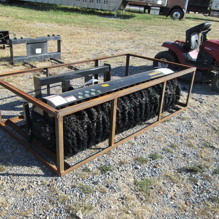 #46107 • Unused 2026 Mower King Ssab72 72" Skid Steer Angle Broom SSAB7226052302H INV#46107