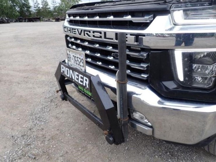 2022-chevrolet-silverado-2500hd-image-29