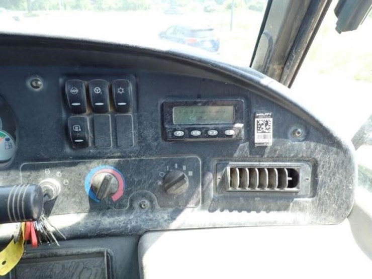 2009-caterpillar-725-image-14