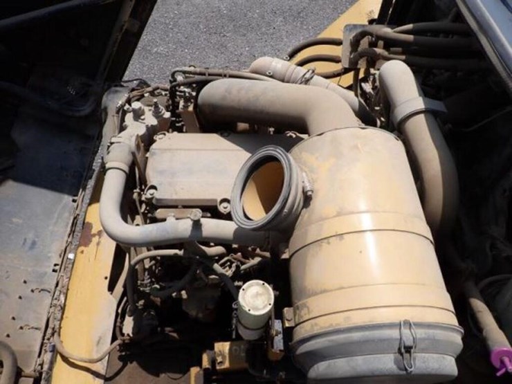 2009-caterpillar-725-image-23