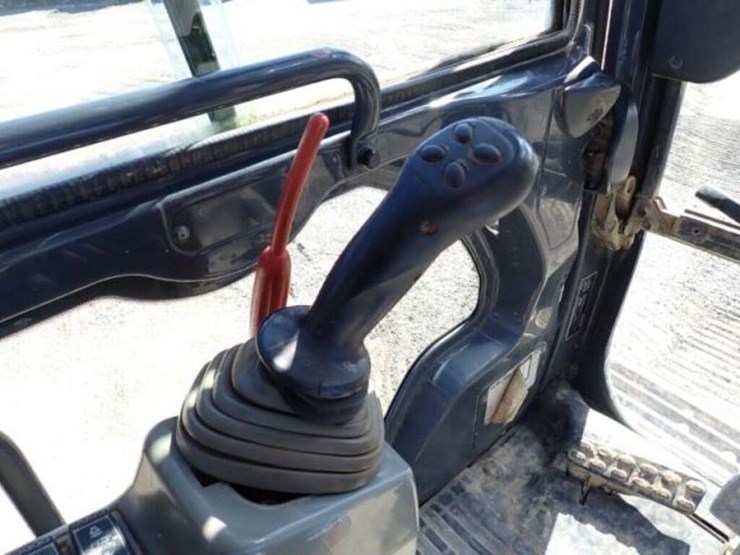 2014-deere-350g-lc-image-17