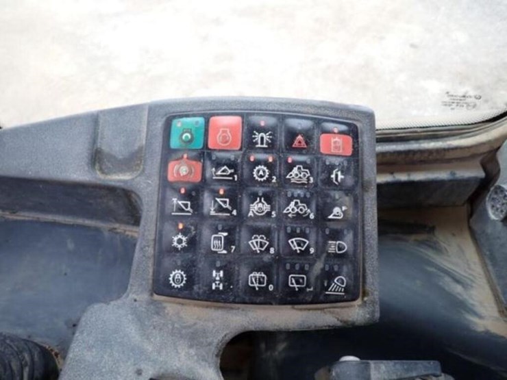 2018-deere-624k-image-17