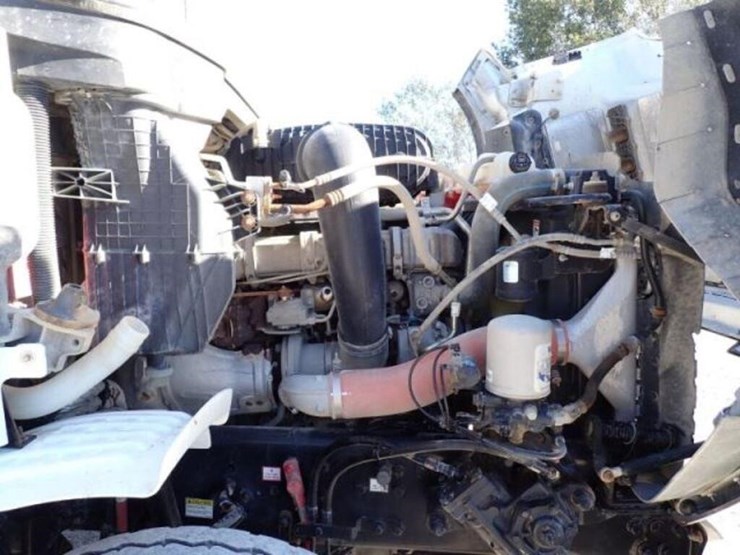 2024-western-star-49x-image-32