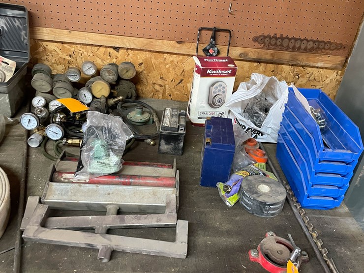 #9230-•-lot-of-shop-items-on-table-image-33