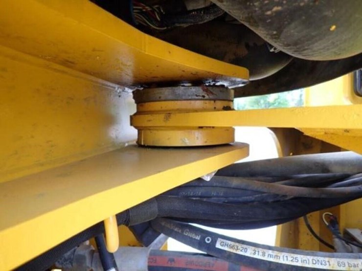 2014-deere-624k-image-51