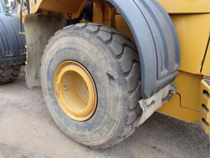 2018-deere-744k-image-45