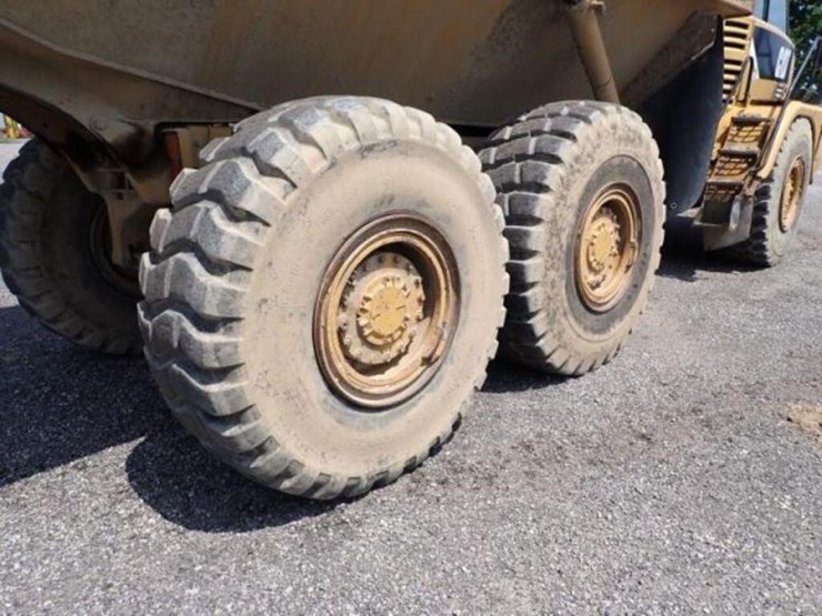 2009-caterpillar-725-image-48