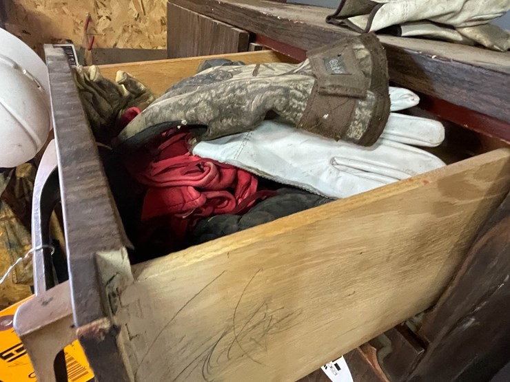 #9213-•-glove-lot-image-6