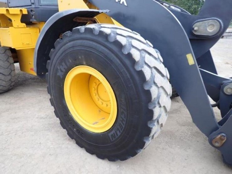 2014-deere-624k-image-57