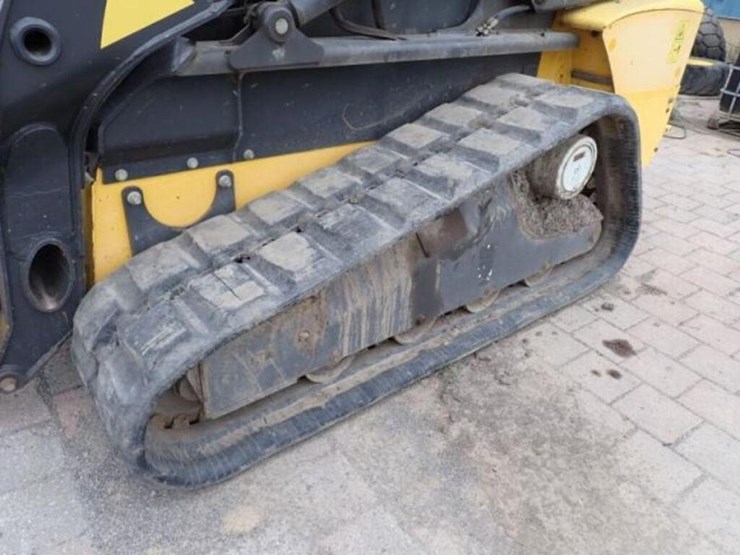 2015-new-holland-c232-image-27