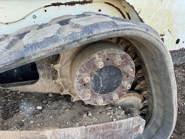 bobcat-t870-image-15