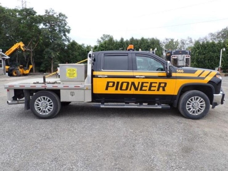 2022-chevrolet-silverado-2500hd-image-5