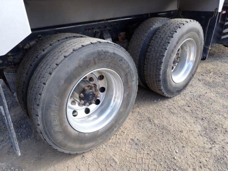 2024-western-star-49x-image-57