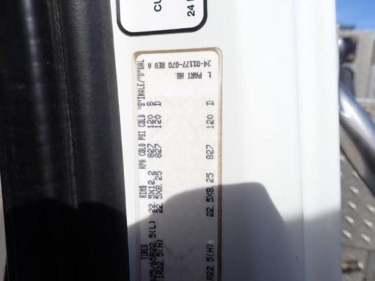 2015-freightliner-114sd-image-15