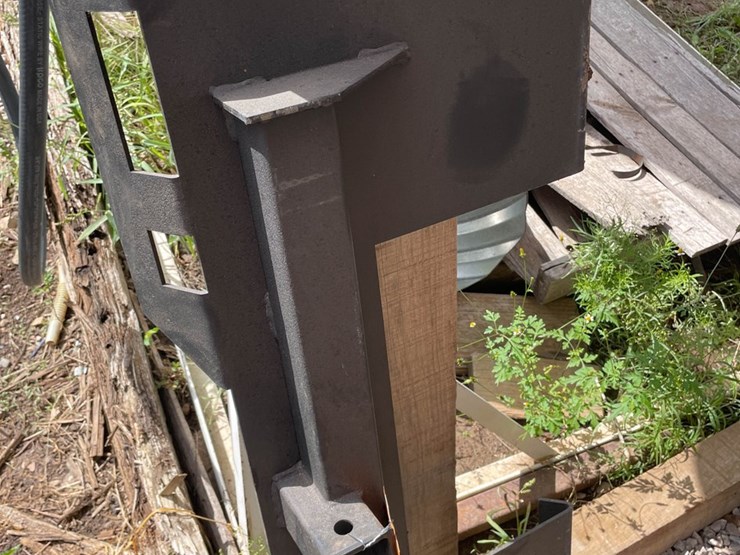 #9183-•-vevor-skid-steer-hitch-plate-image-1