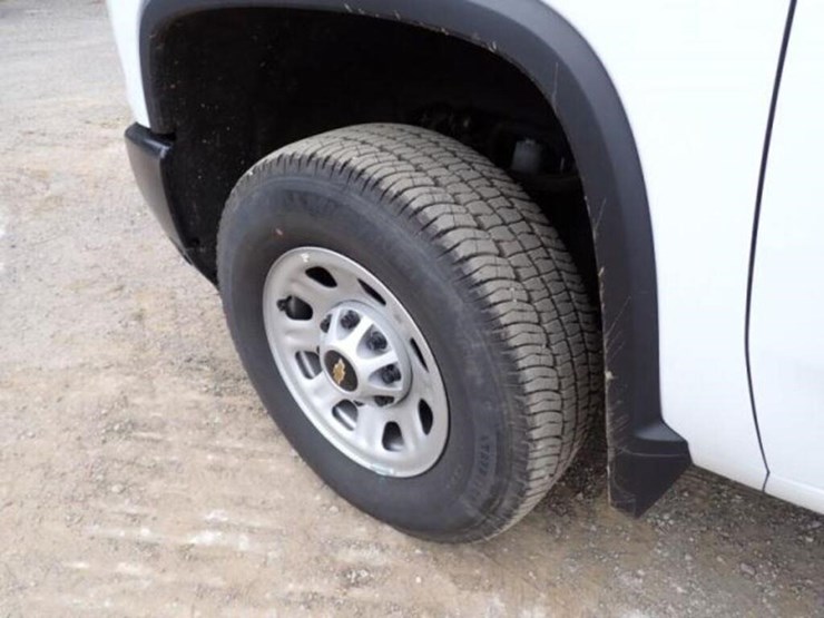 2024-chevrolet-silverado-3500hd-image-36