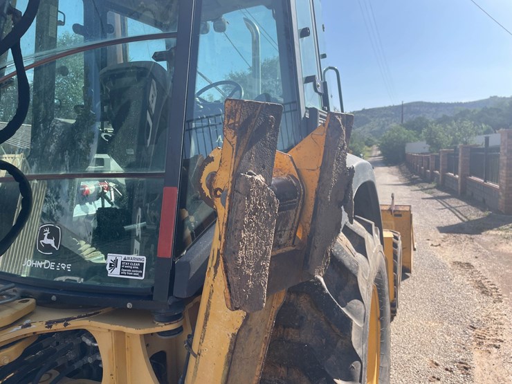 #9150-•-backhoe-loader-image-29