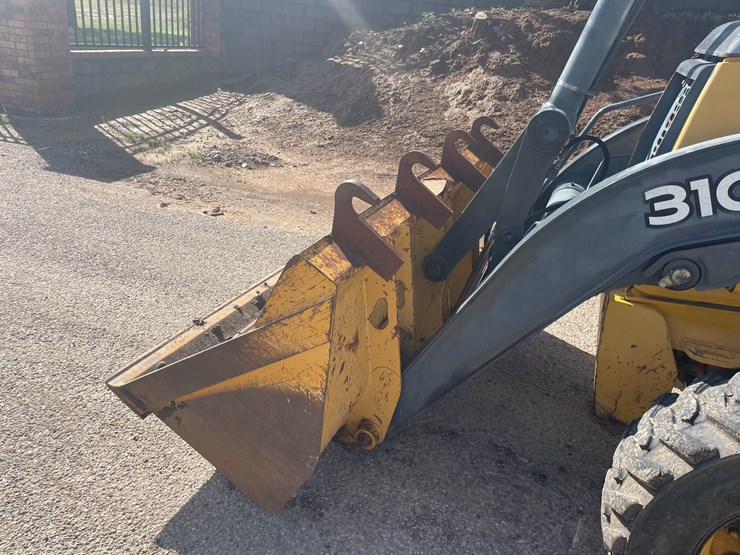 #9150-•-backhoe-loader-image-19