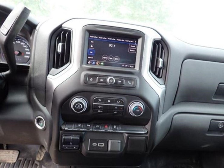 2024-chevrolet-silverado-3500hd-image-19