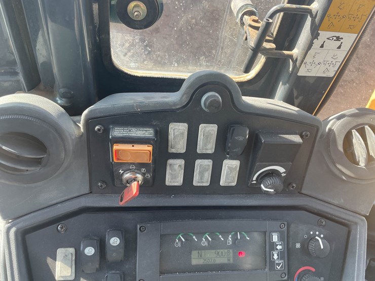 #9150-•-backhoe-loader-image-42