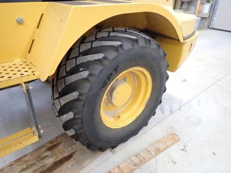 2011-deere-304j-image-12