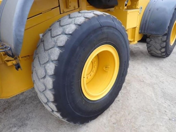 2014-deere-624k-image-48