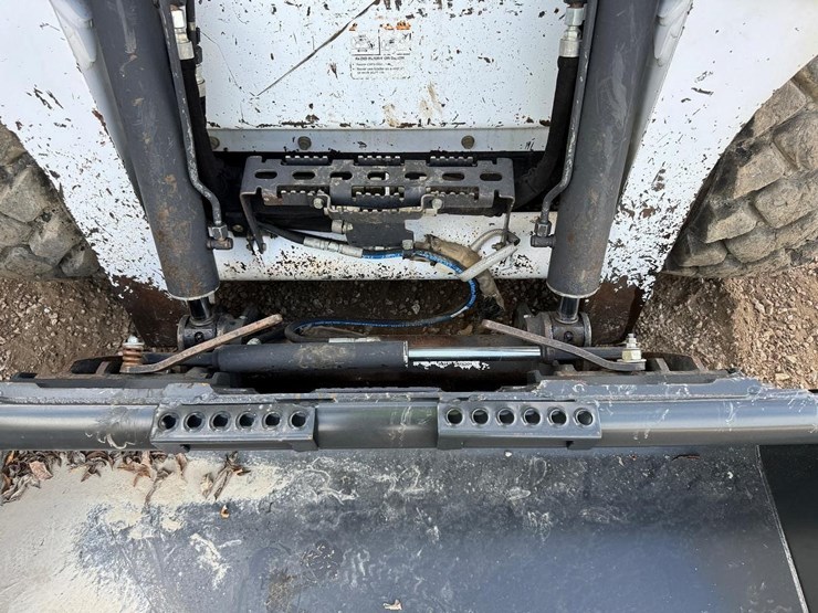 2016-bobcat-s650-image-10