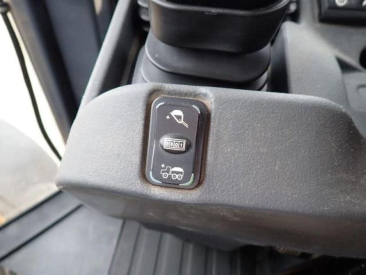 2014-deere-624k-image-16