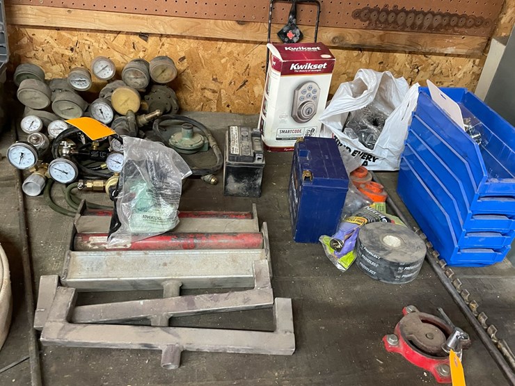 #9230-•-lot-of-shop-items-on-table-image-35