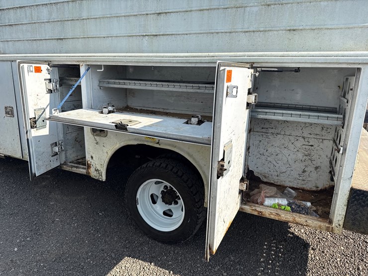 2008-chevrolet-3500-image-16