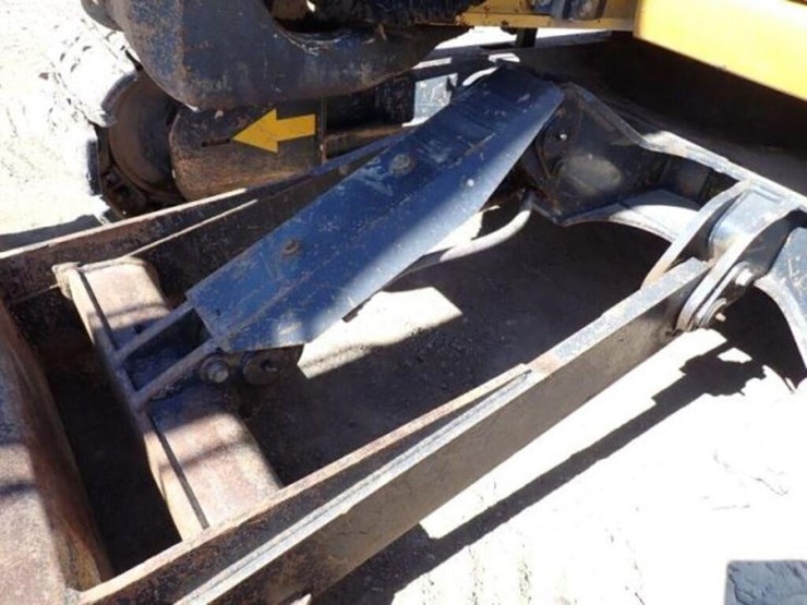 2014-deere-85g-image-34
