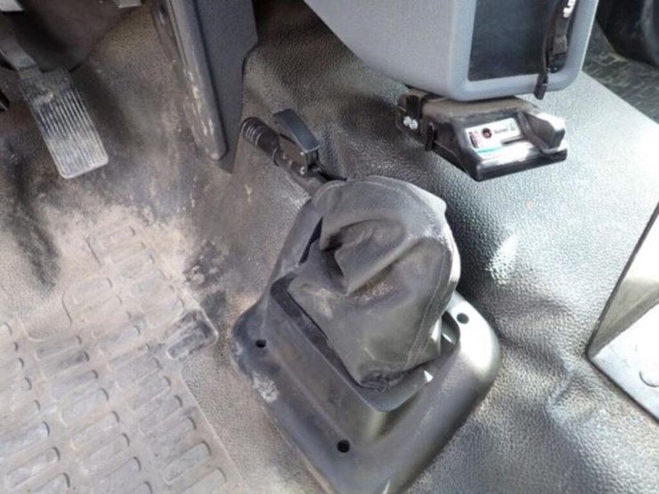 2023-ford-f650-image-21