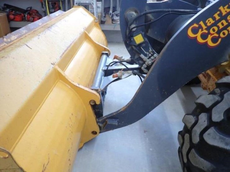 2011-deere-304j-image-7