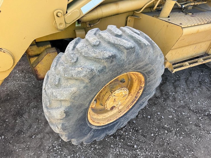 caterpillar-420d-image-12