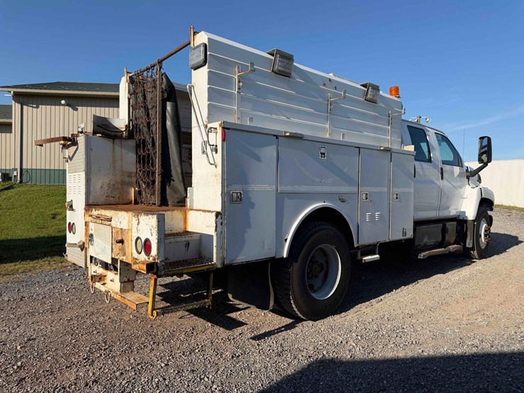 2007-gmc-c8500-utility-body-image-5