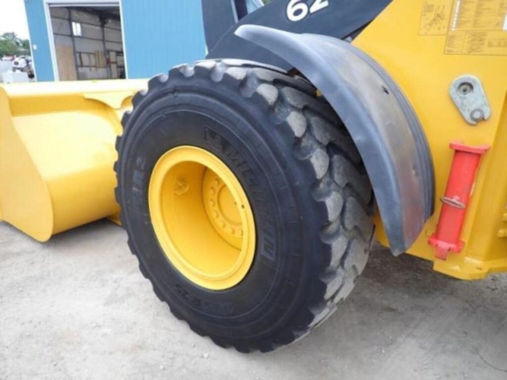 2014-deere-624k-image-38