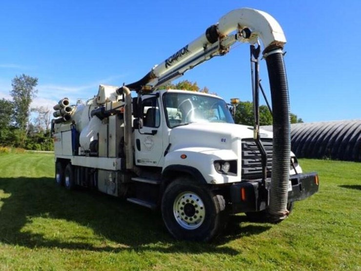 2015-freightliner-114sd-image-2