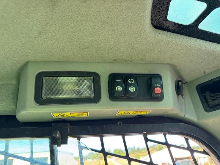 2016-caterpillar-259d-image-30