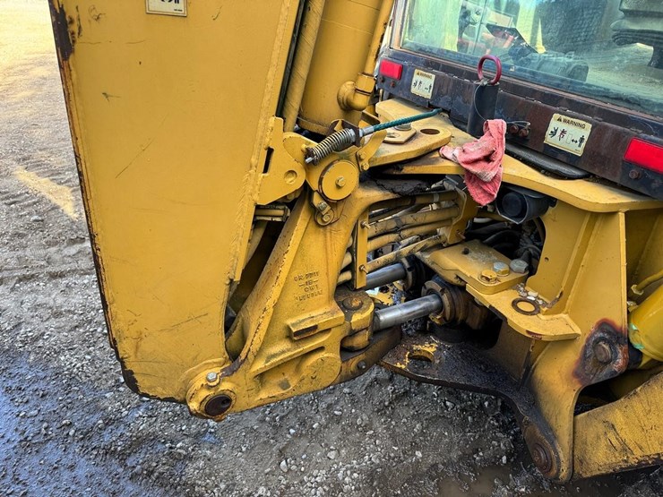 caterpillar-420d-image-17
