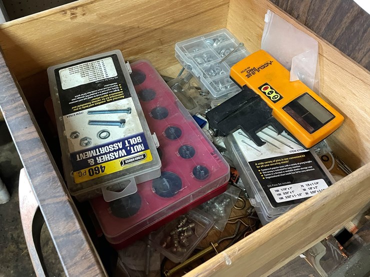 #9215-•-hardware-lot-image-1